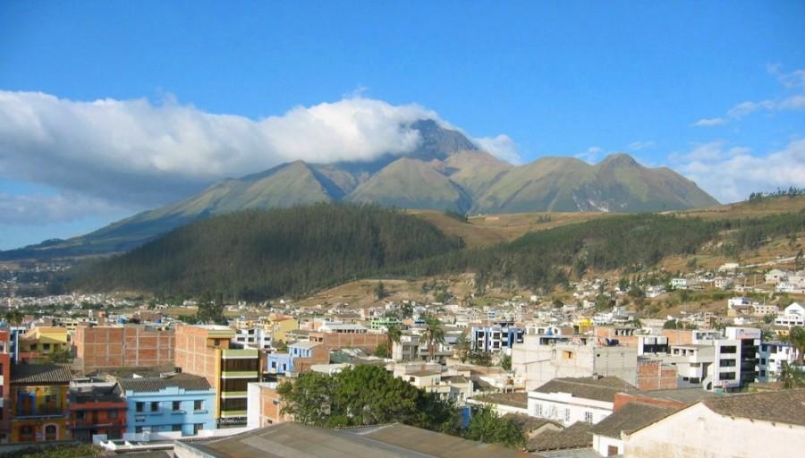 The city of Otavalo, where students will travel over April vacation.
