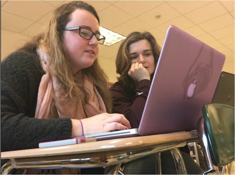 Seniors Ally Delaney and Maddie Collins work on a project about the Hispanic cultures of the world.