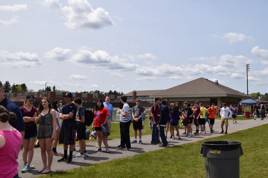 A large group of students wait in line for some cold Trombettas ice cream.