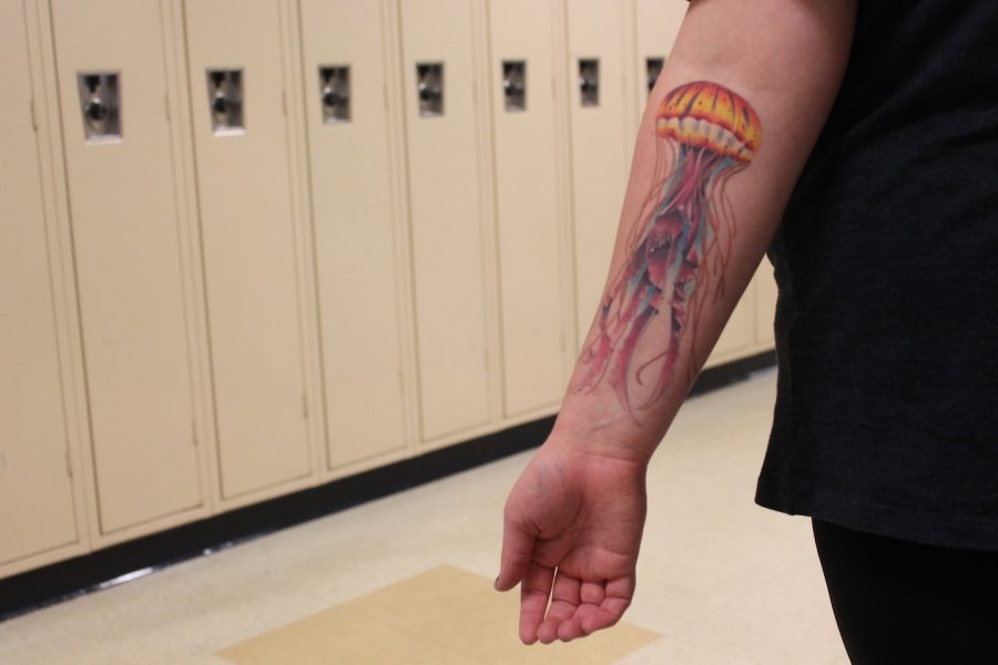 With+a+jellyfish+painted+along+her+arm%2C+senior+Virgina+Hurst+displays+her+tattoo.
