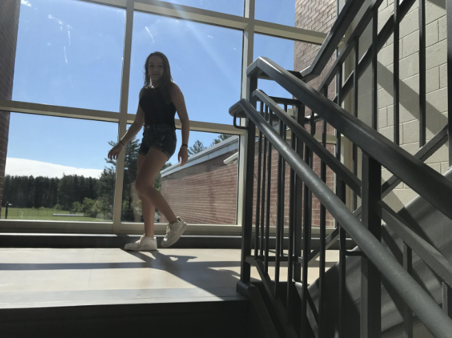 After delivering papers to another student, sophomore Aimee Holland walks down the stairs that connect D200 and D100
hallways.