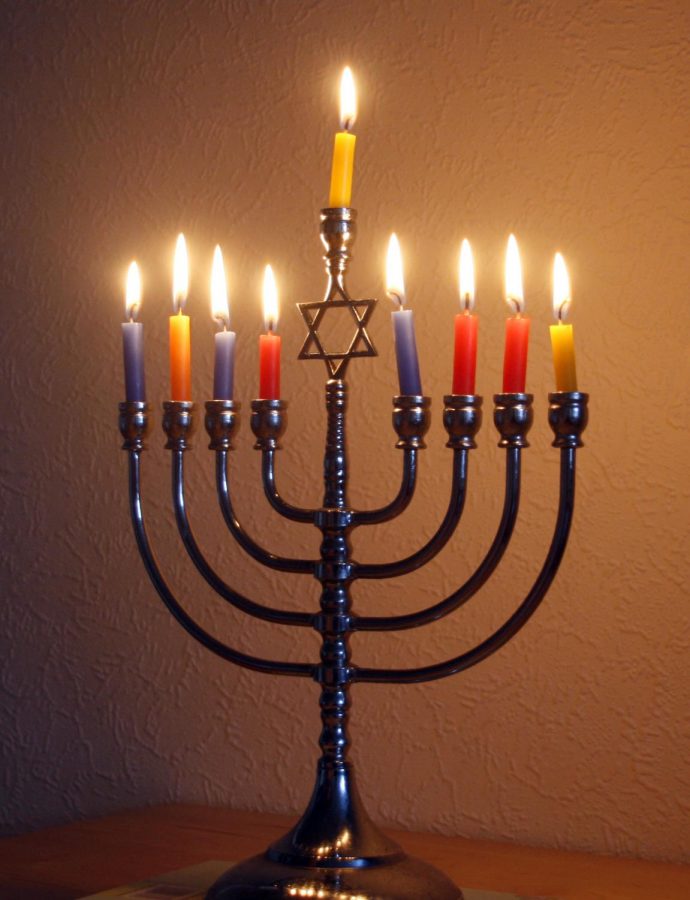 Hanukkah celebration helps harbor calendar controversy