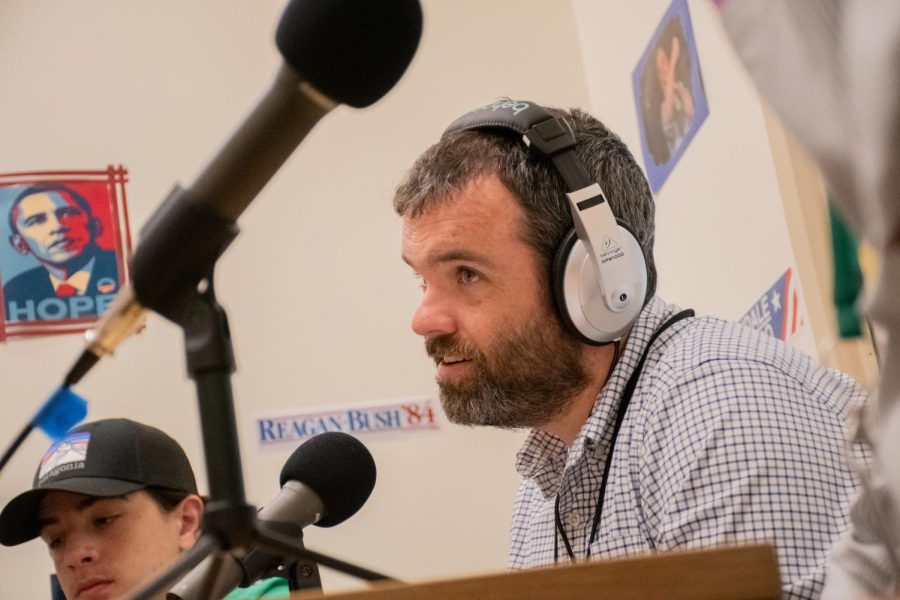 Social+Studies+teacher+Brian+Kellett+discusses+the+amount+of+2020+Democratic+nominees+with+students+for+the+June+3%2C+2019+episode+of+the+Algonquin+Politics+Podcast.+Kellett+and+Social+Studies+teacher+John+Barry+started+the+Algonquin+Politics+Podcast+to+get+students+to+talk+about+politics+in+an+informal+fashion.