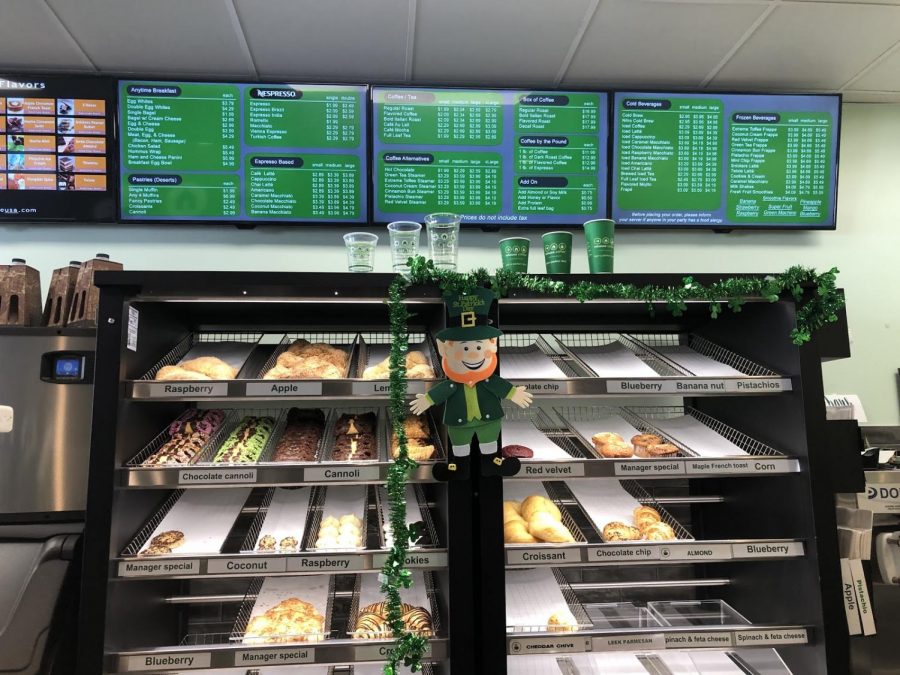 When ordering, you are able to see all of the pastries, as well as chose your preferred food and drink from the screens above.