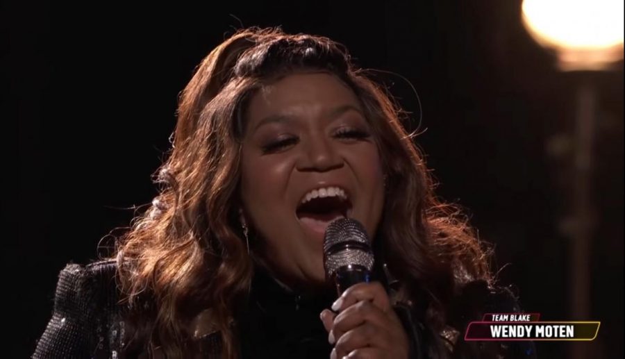 Team Blakes Wendy Moten sings Youre All I Need to Get By by Marvin Gaye and Tammi Terrell.