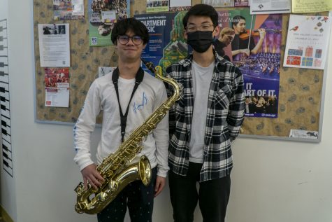 Sophomores Oliver Kubik, who plays the tenor saxophone, and Elliot Yee, who plays the upright bass, make up a jazz duo who perform live music at local restaurants.
