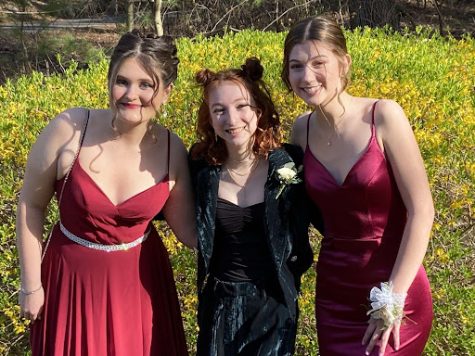Junior Jay Guarino (center) poses with juniors Samantha Midgekey (left) and Hannah Albers before Junior Prom on April 30.