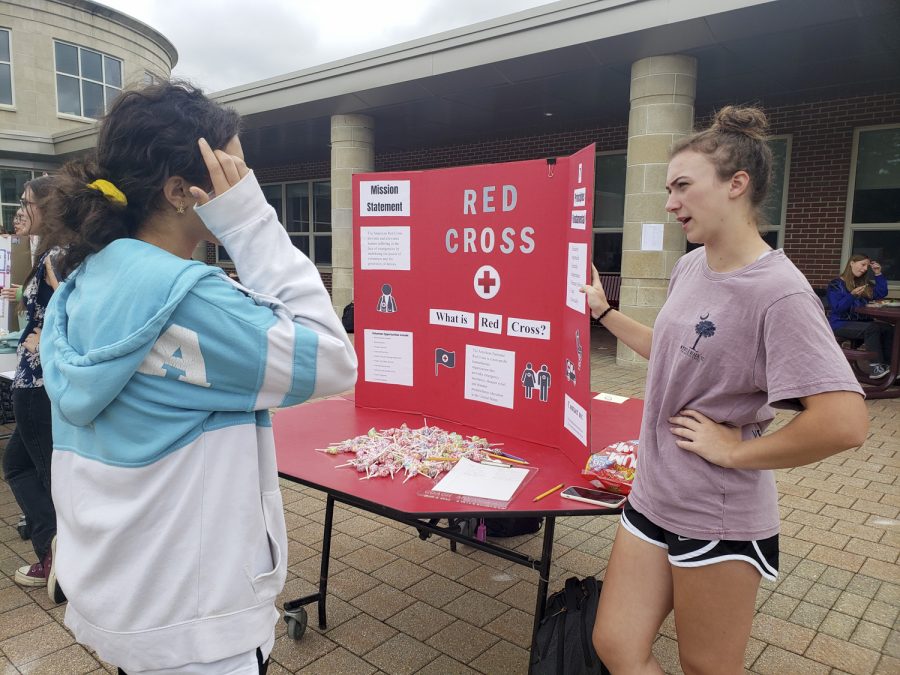 Senior Elizabeth Reynolds tells sophomore Verina Hanna about the Red Cross Club during the Activities Extravaganza on Wednesday, Sept. 21, 2022.