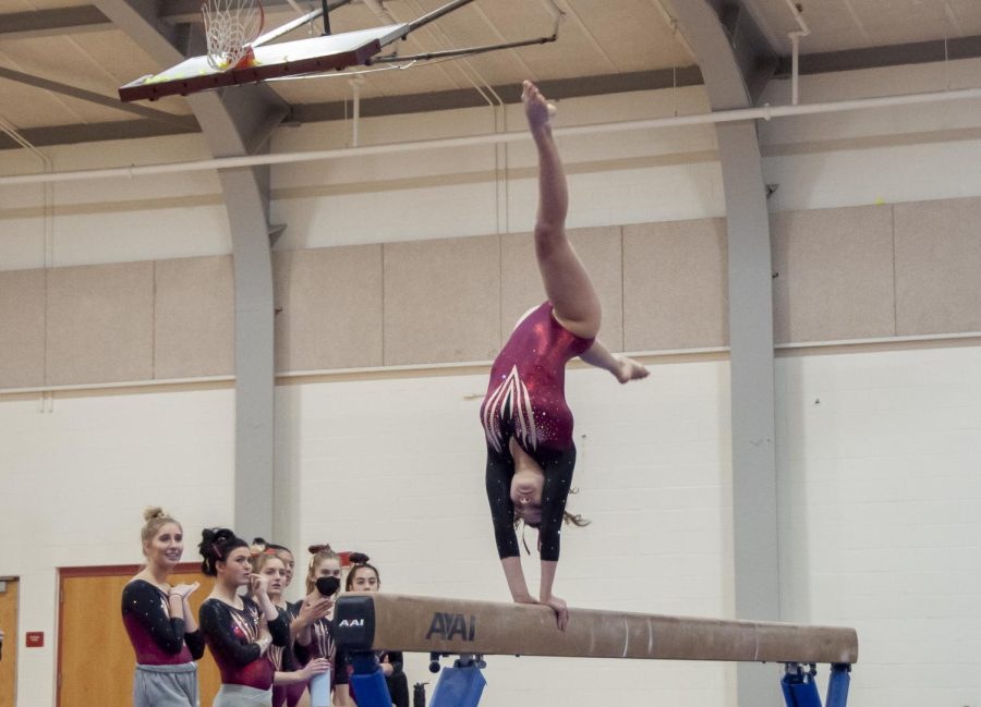 Senior+captain+Elizabeth+Reynolds+performs+her+routine+on+the+beam+during+a+meet+on+Jan.+13.