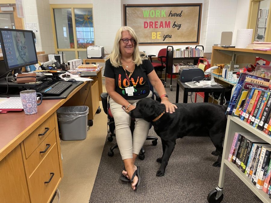 After 24 years, Librarian Joann Amberson retires from Algonquin alongside the librarys therapy dog, Parker.