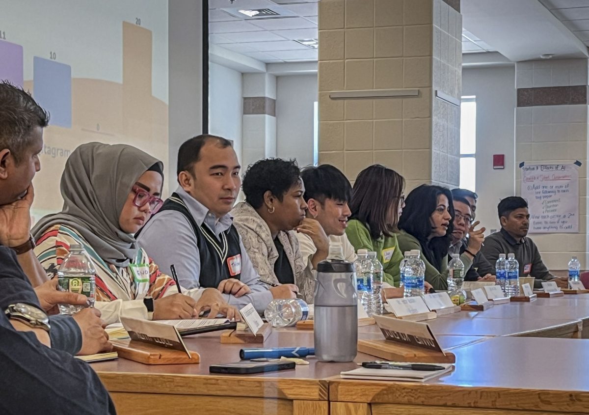 Fifteen journalists from the Indo-Pacific, as part of the Edward R. Murrow Program for Journalists, formed a panel to discuss disinformation on social media with Algonquin students alongside media responsibility.