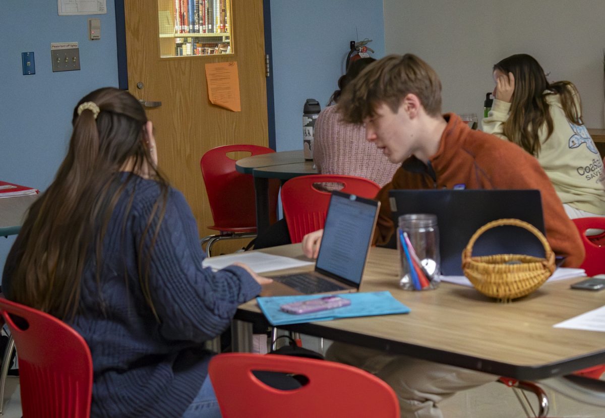 At the Algonquin Writing Center, junior Rowan Camp tutors junior Gracen Huang on Jan. 14. The Writing Center has been holding tutoring sessions every Tuesday and Thursday because of the approaching midterms.