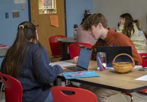 At the Algonquin Writing Center, junior Rowan Camp tutors junior Gracen Huang on Jan. 14. The Writing Center has been holding tutoring sessions every Tuesday and Thursday because of the approaching midterms.