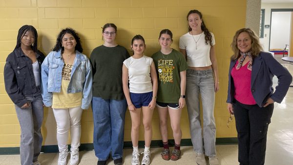 French exchange student Nelly Yemonohin, senior Sarah De Oliveria, junior Liah Biran, french student Romy Nicholas, junior Laura White, french student Louise Blanchy and Madame Lauren Osepchuk pose for a photo together.