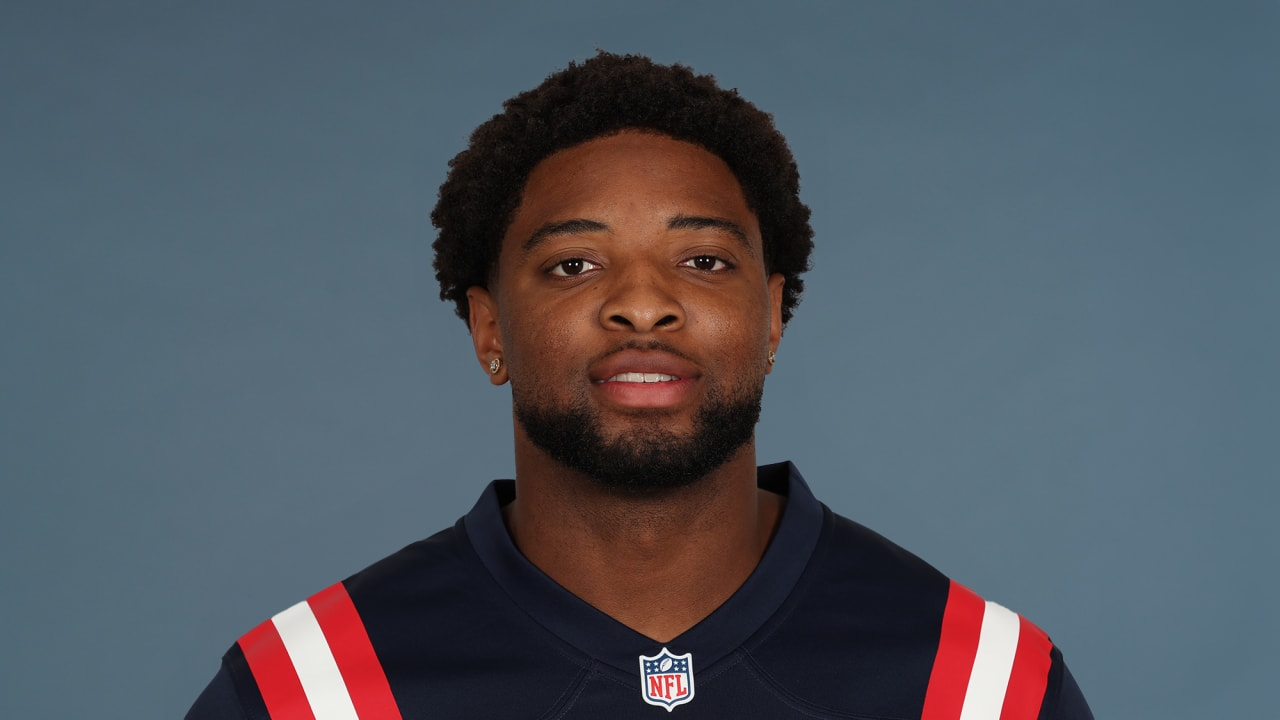33 - Outside Linebacker Anfernee Jennings B